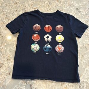 Gap sports kids short sleeve shirt in Medium in navy blue